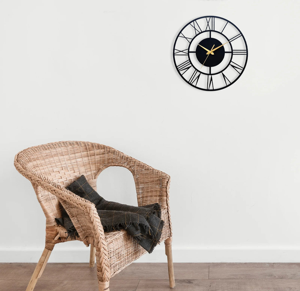 DESIGNER ROMAN METAL WALL CLOCK